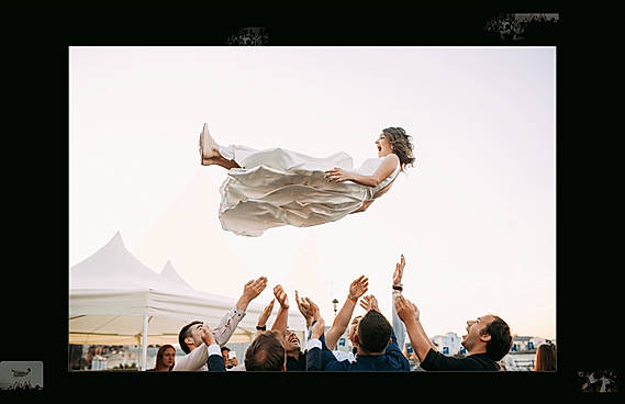 Live carrousel